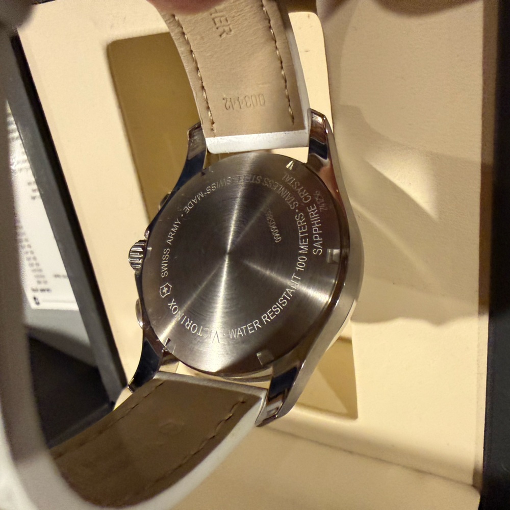 Victorinox Swiss Army Ladies Chronograph Model 241256 Mother of Pearl Face NWT - Picture 6 of 8